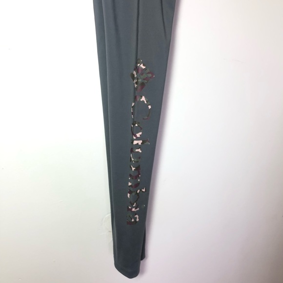 Columbia Sportswear Full Length Leggings XS Camo Logo - Picture 3 of 9